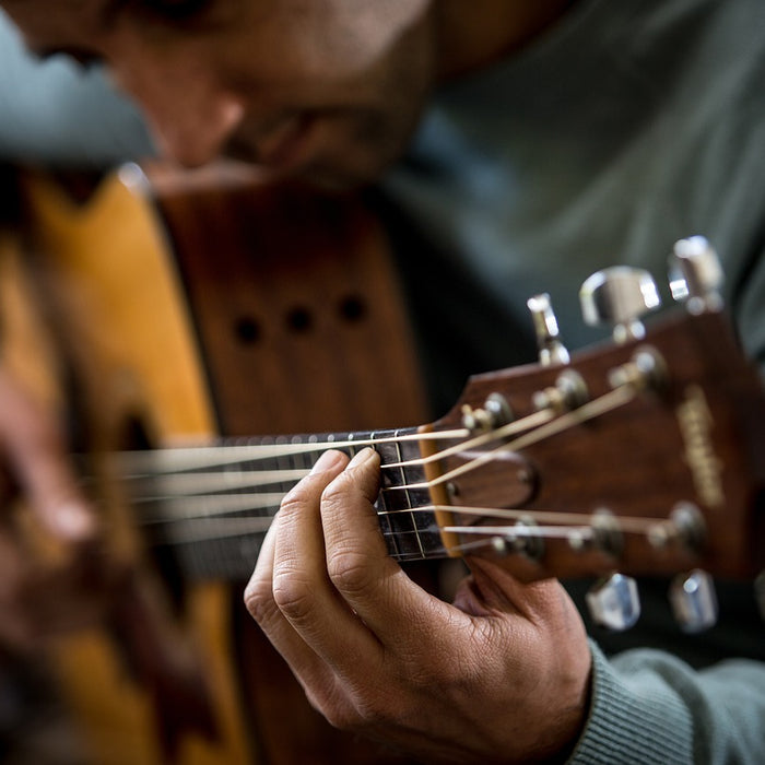 Mantenimiento de Guitarras Eléctricas: Guía Esencial de Music Market para Cuidar tu Instrumento