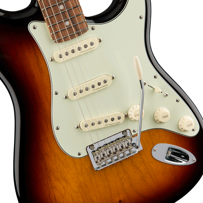 Guitarra Eléctrica Fender Deluxe Roadhouse Stratocaster con mástil Pau Ferro, 3-Color Sunburst