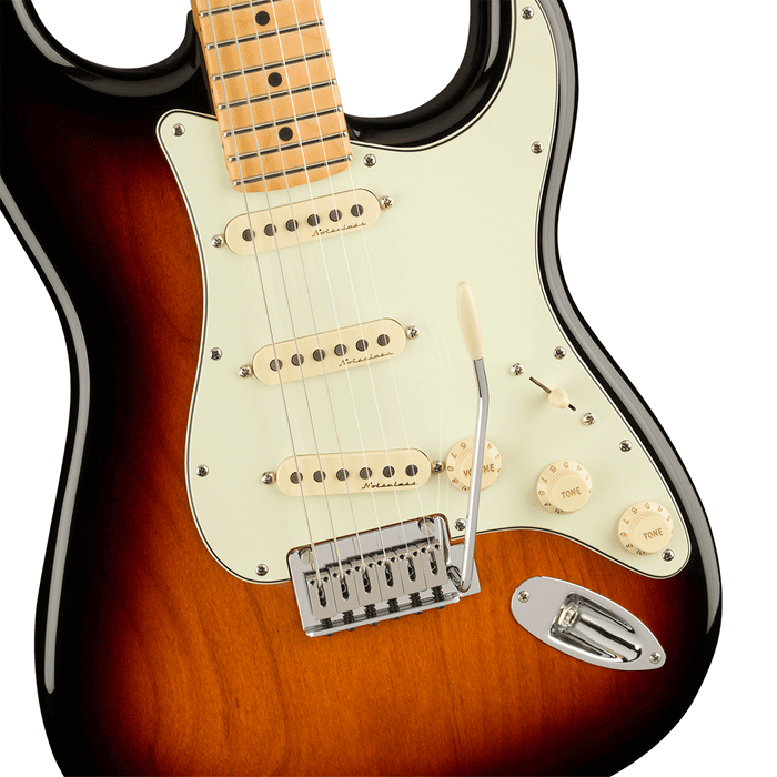 Guitarra Eléctrica Fender Player Plus Stratocaster con mástil de maple - 3-Color Sunburst