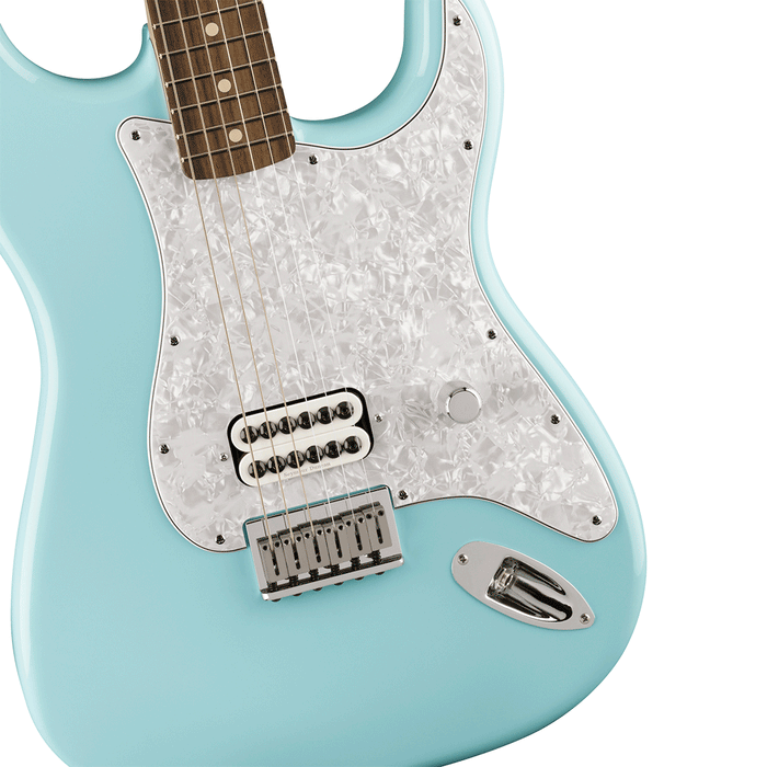 Guitarra Eléctrica Fender Artist Series Stratocaster Tom Delonge con mástil de Palo Rosa - Daphne Blue