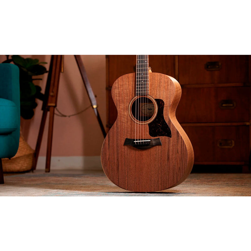 Guitarra Electroacústica Taylor Academy 22e con top de Walnut