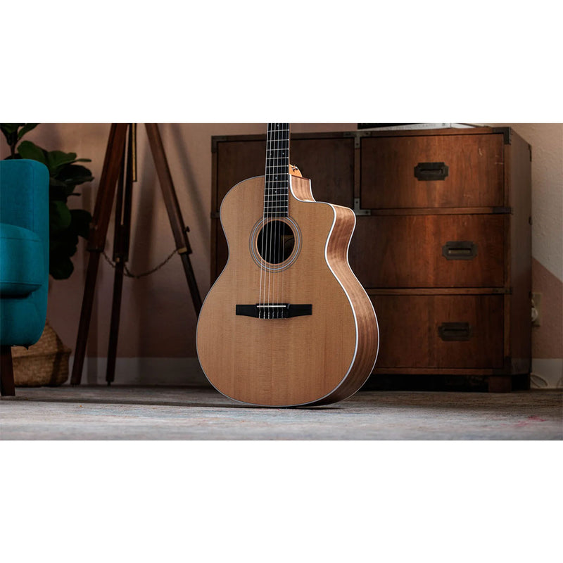 Guitarra Electroacústica de cuerdas de Nylon Taylor 214CE-N Walnut/Spruce