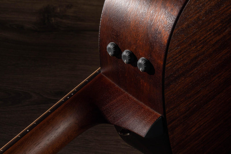 Guitarra Electroacústica Taylor AD17e Ovangkol - Natural Top